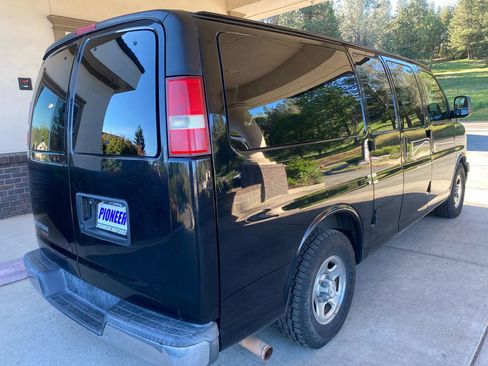 Used 2008 Chevrolet Express 1500 AWD Passenger w/ LT Preferred Equipment Group image 3