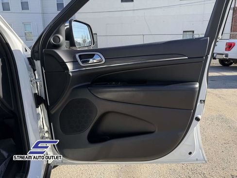 Used 2019 Jeep Grand Cherokee Limited image 15