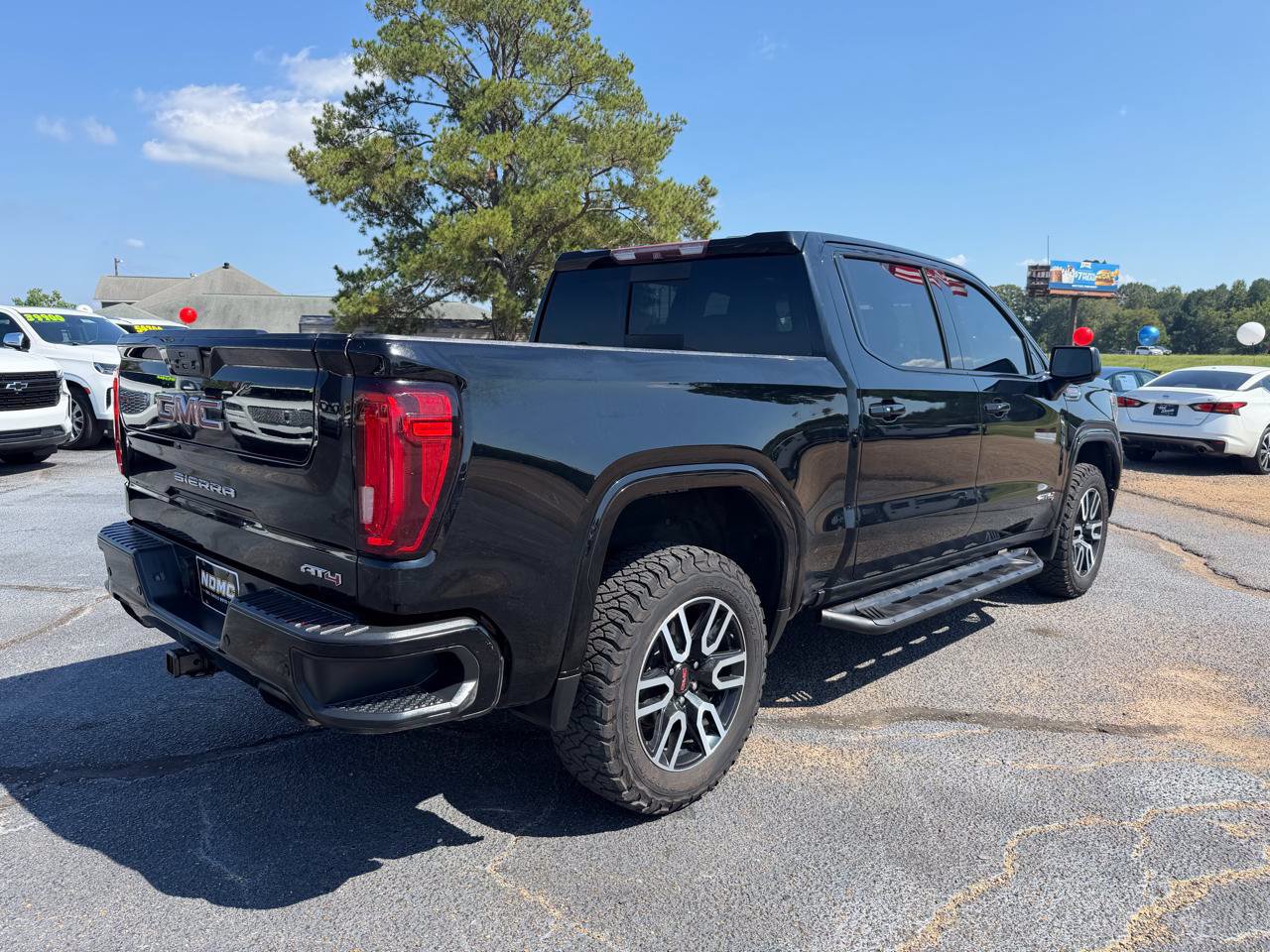 Used 2019 GMC Sierra 1500 AT4 w/ AT4 Premium Package AWD/4WD image 3