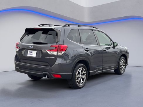 Used 2023 Subaru Forester Premium image 9