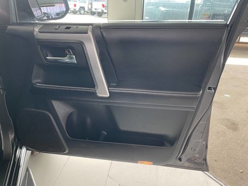 Used 2016 Toyota 4Runner Limited image 31