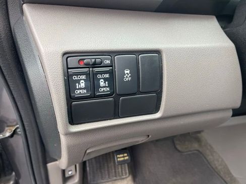 Used 2016 Honda Odyssey SE image 18