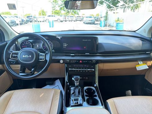 Used 2024 Kia Carnival EX FWD image 15
