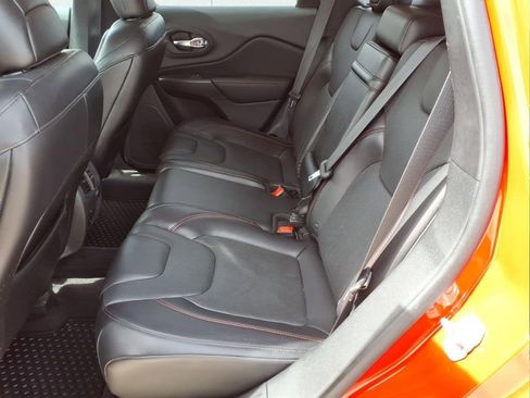 Used 2019 Jeep Cherokee Trailhawk image 15