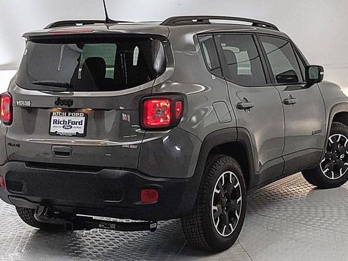 Used 2023 Jeep Renegade Latitude AWD/4WD image 3