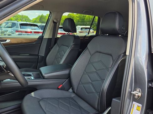 Used 2024 Volkswagen Atlas SE FWD image 25
