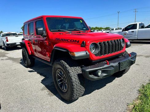 Used 2025 Jeep Wrangler Unlimited Rubicon AWD/4WD image 3