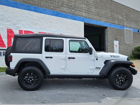 Used 2022 Jeep Wrangler Unlimited Sport AWD/4WD image 8