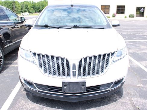 Used 2014 Lincoln MKX FWD w/ Equipment Group 102A image 2