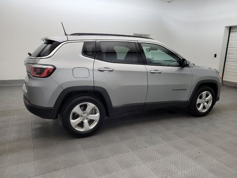 Used 2019 Jeep Compass Latitude FWD image 10
