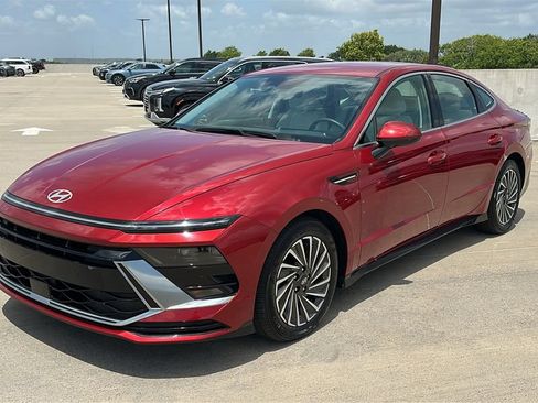 Certified 2025 Hyundai Sonata SEL FWD image 8