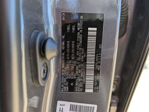 Used 2024 Toyota Highlander LE image 33