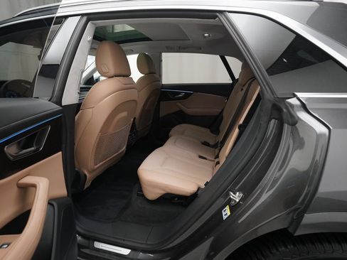 Used 2023 Audi Q8 Prestige image 16