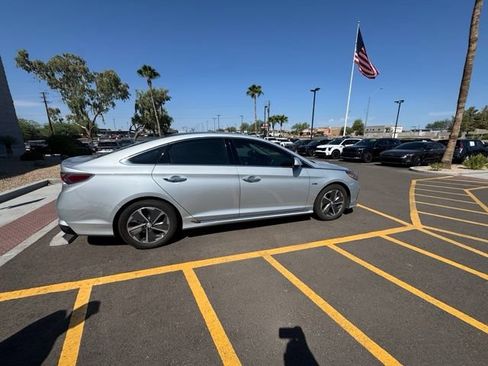 Used 2019 Hyundai Sonata Limited w/ Ultimate Package 02 FWD image 3