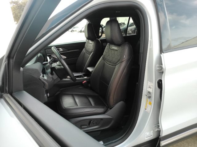 Used 2025 Ford Explorer Platinum w/ LUX Leather Package AWD/4WD image 16