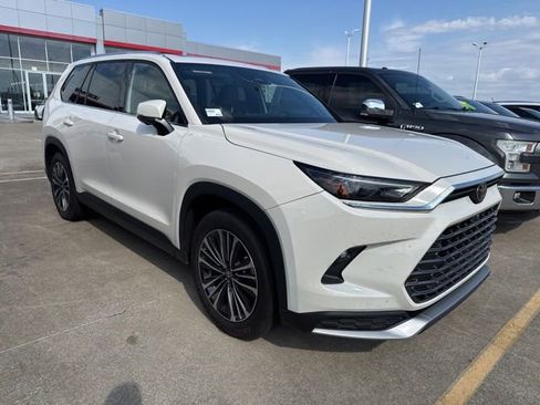 Used 2024 Toyota Grand Highlander AWD Hybrid image 12