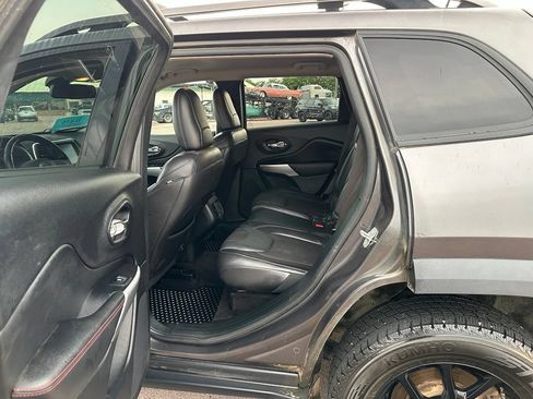 Used 2018 Jeep Cherokee Trailhawk AWD/4WD image 20