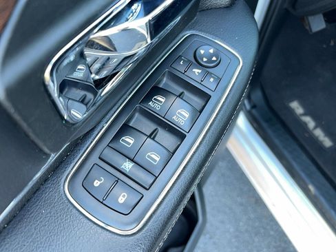 Used 2018 RAM 1500 Laramie image 15