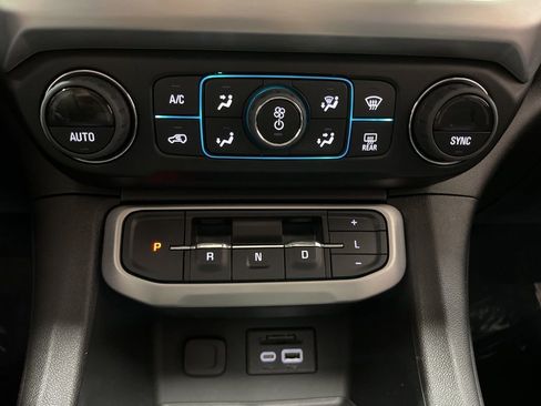 Certified 2023 GMC Acadia SLE w/ Driver Convenience Package AWD/4WD image 35