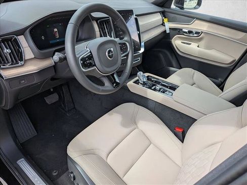 New 2026 Volvo XC90 B5 Core image 3