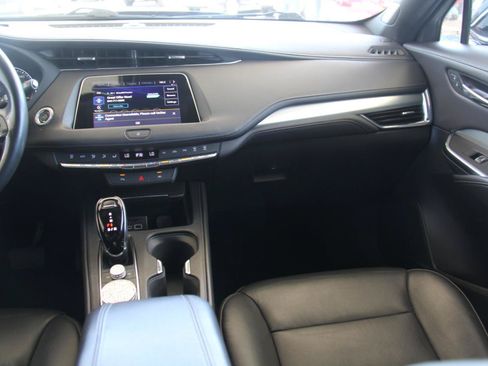 Used 2022 Cadillac XT4 Premium Luxury w/ Driver Awareness Package FWD image 10