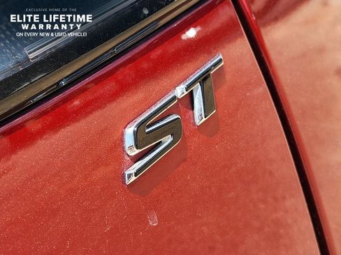 Used 2023 Buick Envision Essence w/ Sport Touring Package FWD image 11