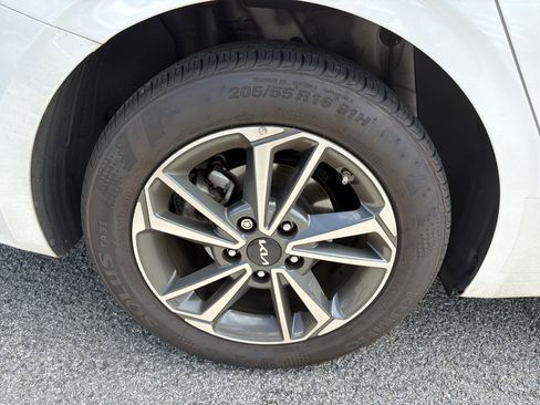 Used 2023 Kia Forte LXS w/ LXS Technology Package FWD image 9
