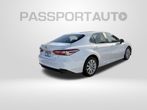 Used 2018 Toyota Camry LE image 6