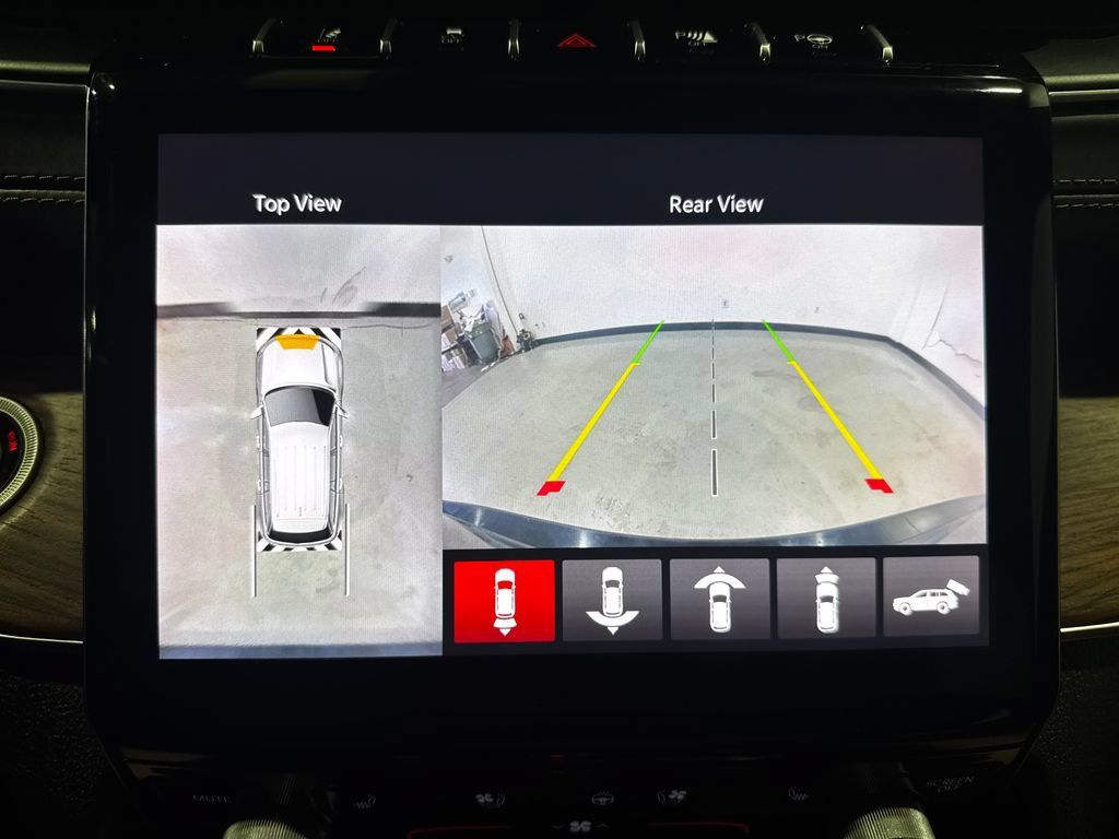 Used 2022 Jeep Grand Cherokee Summit w/ Luxury Tech Group V AWD/4WD image 10
