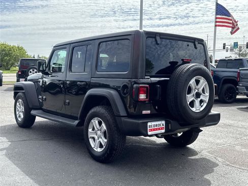 Used 2018 Jeep Wrangler Unlimited Sport S AWD/4WD image 5