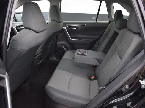 Used 2021 Toyota RAV4 XLE w/ Convenience Package AWD/4WD image 13