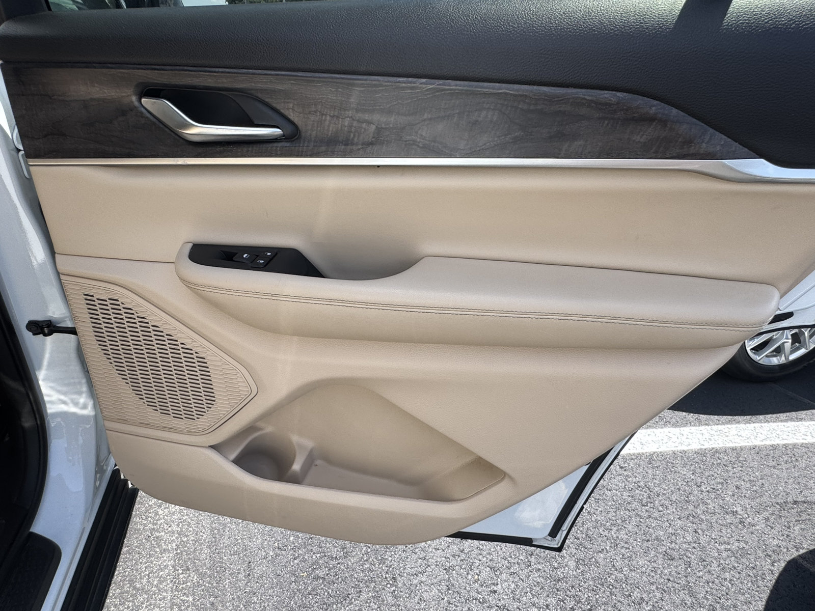 Used 2025 Jeep Grand Cherokee L Limited RWD image 20