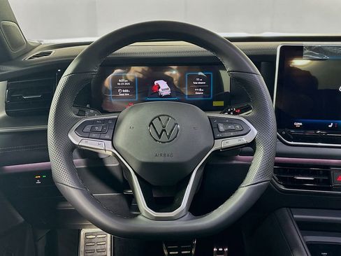 New 2025 Volkswagen Tiguan SE R-Line image 13