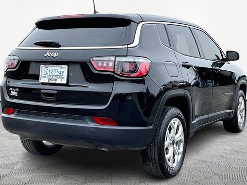 Used 2025 Jeep Compass Sport image 2