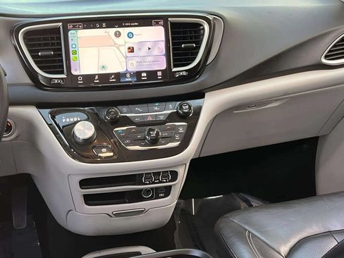 Used 2022 Chrysler Pacifica Touring-L FWD image 20