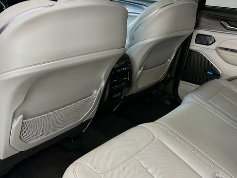 Used 2022 Jeep Grand Cherokee Overland w/ Luxury Tech Group IV image 29