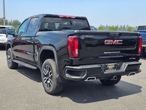 Used 2024 GMC Sierra 1500 AT4 w/ Technology Package AWD/4WD image 5