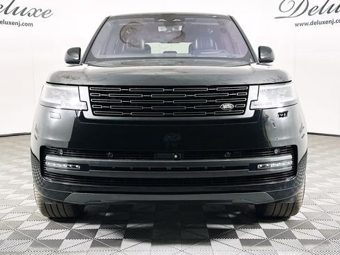 Used 2023 Land Rover Range Rover SE image 2
