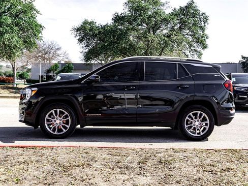 Used 2024 GMC Terrain SLT image 8