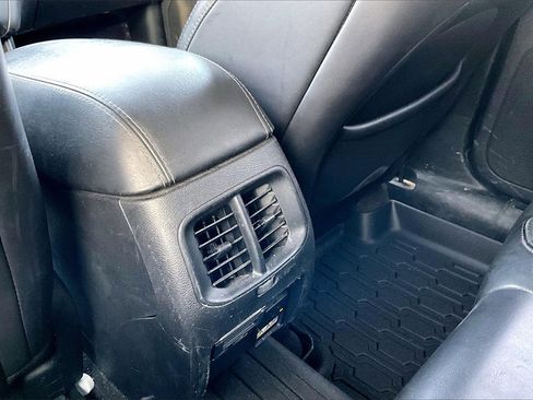 Used 2019 Jeep Cherokee Limited image 30