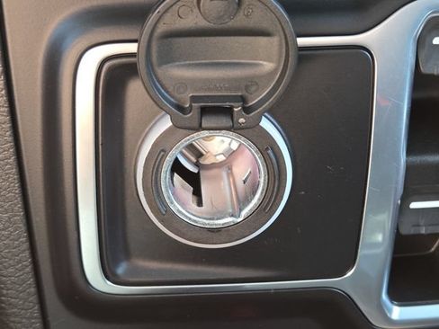 Used 2022 Jeep Wrangler Unlimited Rubicon AWD/4WD image 7