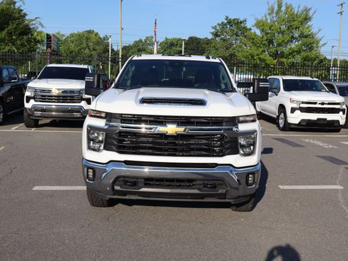 Used 2024 Chevrolet Silverado 3500 LT w/ Convenience Package AWD/4WD image 3