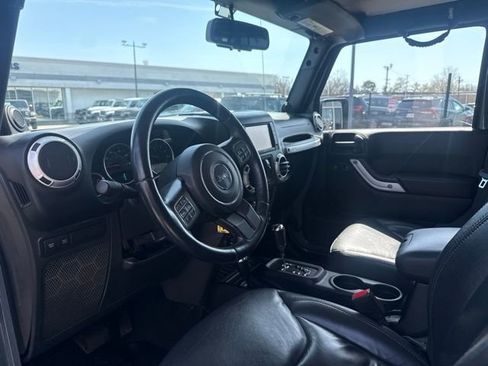 Used 2014 Jeep Wrangler Unlimited Rubicon w/ Connectivity Group image 6