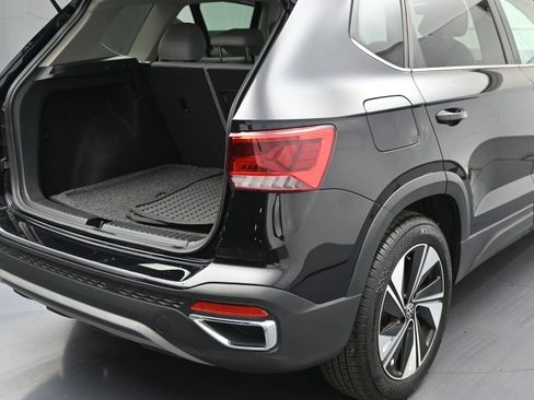 Used 2024 Volkswagen Taos SE image 13