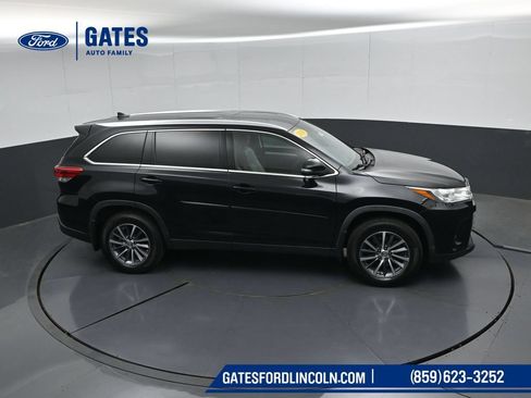 Used 2019 Toyota Highlander XLE AWD/4WD image 52