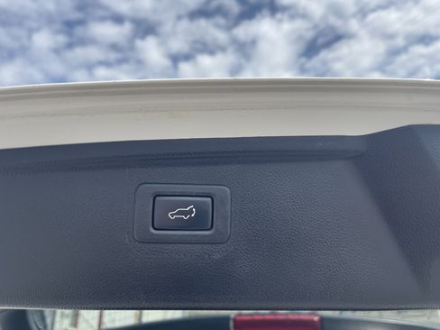 Used 2017 Subaru Outback 2.5i Limited image 14