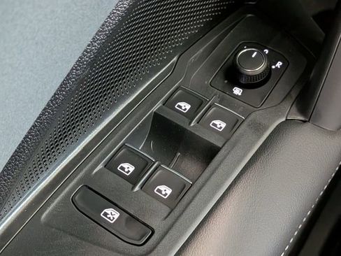 New 2026 Volkswagen Tiguan SE R-Line FWD image 21