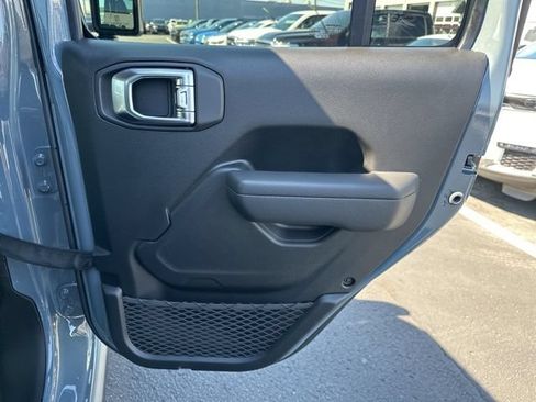 Used 2024 Jeep Gladiator Sport AWD/4WD image 26