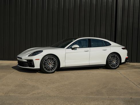 New 2026 Porsche Panamera image 1