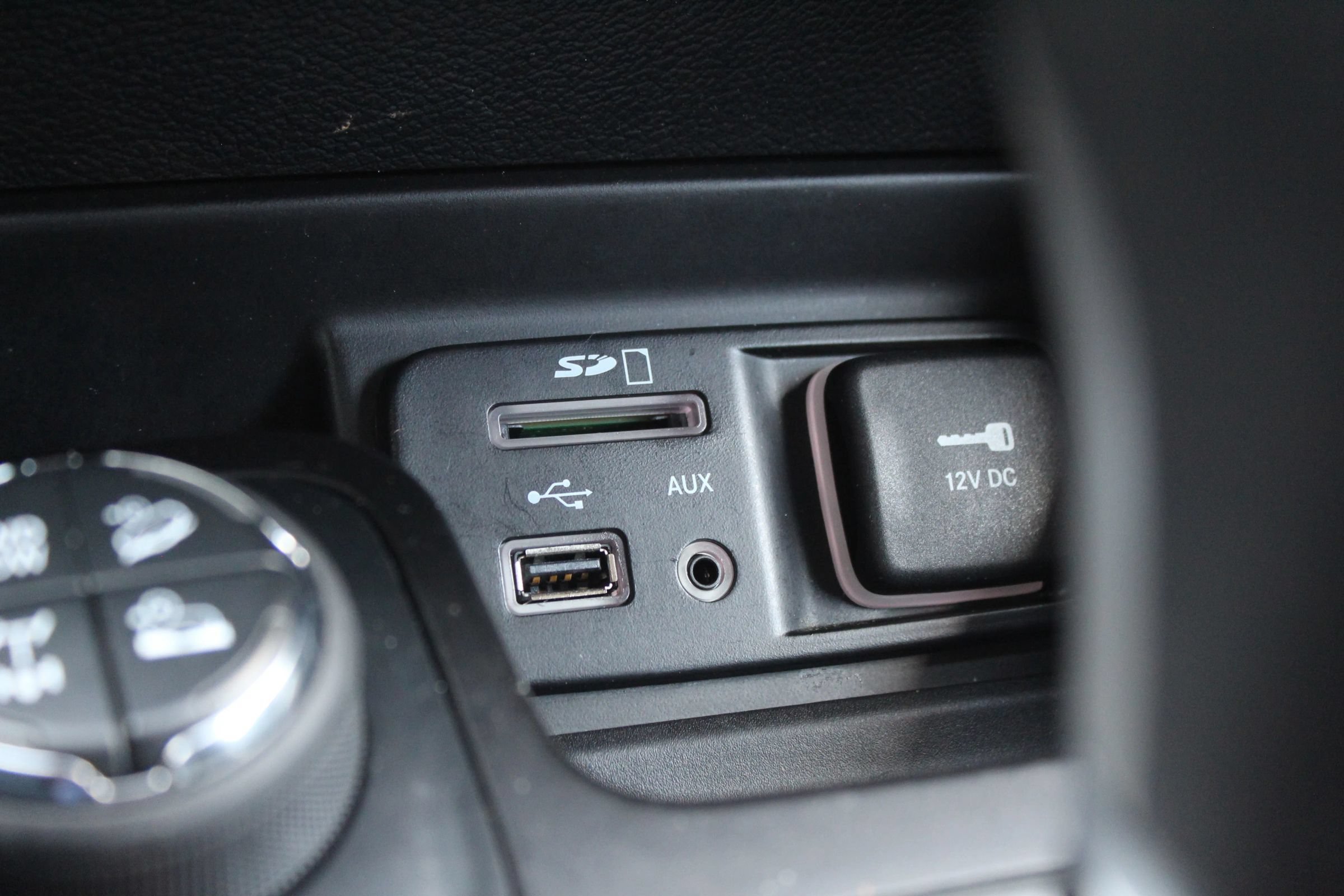 Used 2018 Jeep Cherokee Trailhawk AWD/4WD image 31